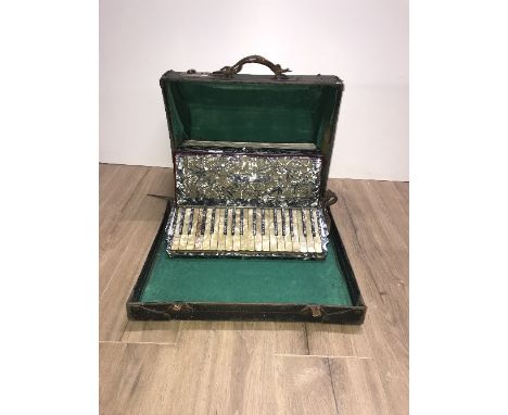 PIETRO VINTAGE ACCORDION IN CASE