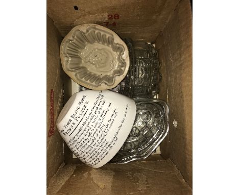 1 BOX OF ANTIQUE VINTAGE JELLY MOULDS