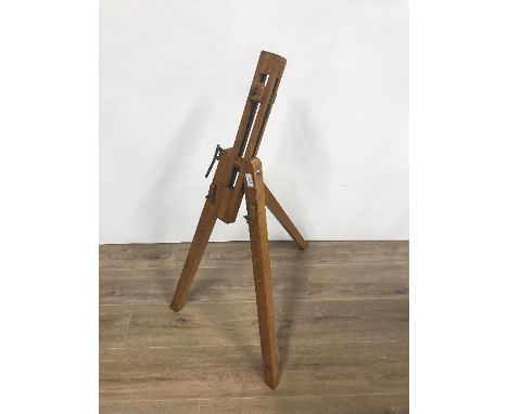 VINTAGE ARTISTS EASEL