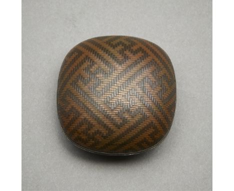 Mid-19th c. Japanese manju netsuke. Copper and shakudo (alloy of copper and gold) with a geometric design with thin strands o