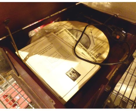 Vintage style radio/record player 