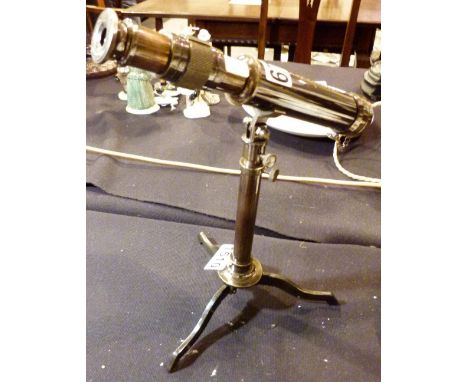 Brass telescope on tripod stand H: 25 cm