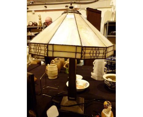 Tiffany style shade table lamp H: 45 cm