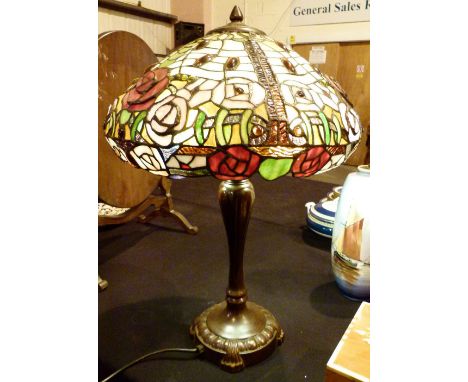 Large Tiffany style lamp with floral decoration H: 60 cm
