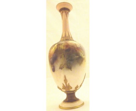 Royal Worcester Hadleys Kitty Blake blackberries vase H: 19 cm 
