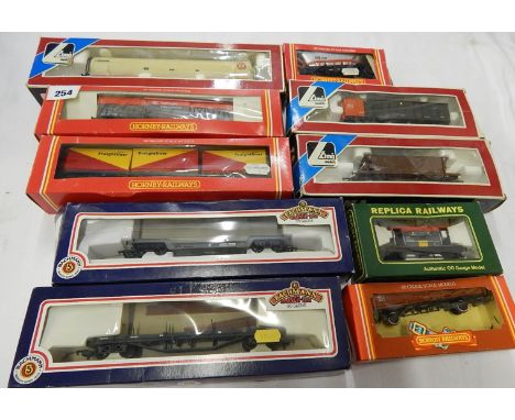 HORNBY & LIMA 10 MODERN IMAGE WAGONS BOXED