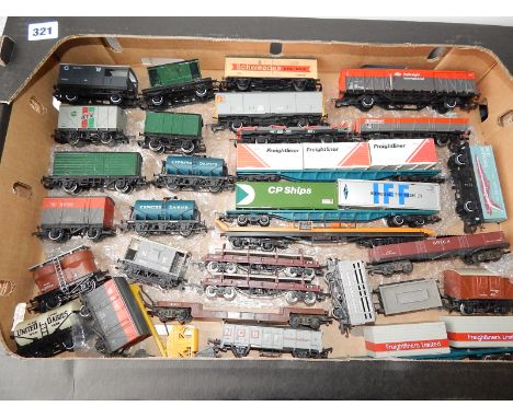 30 U/B OO GAUGE MODEL RAILWAY HORNBY, LIMA & TRIANG FREIGHT WAGONS