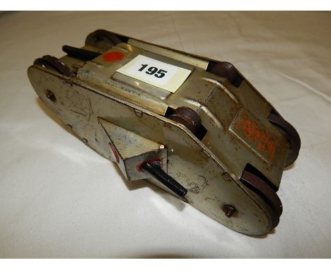 LOUIS MARX TINPLATE WW1 ERA TANK U/B
