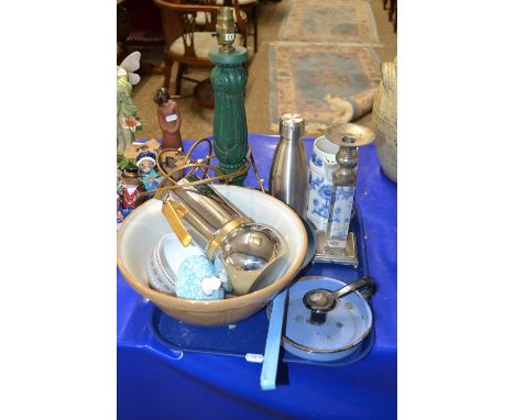 Tray of assorted mixed items to include table lamp, kitchen mixing bowl, enamel ladle etc