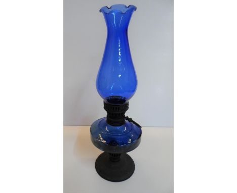 Victorian oil lamp with blue glass,39 cm tall 