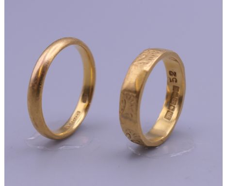 Two 22 ct gold wedding bands. Ring size J and L. 7.7 grammes.