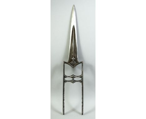 A FINE AND LARGE 18TH CENTURY INDIAN SILVER AND GOLD OVERLAID STEEL KATAR DAGGER, 46.5cm long.