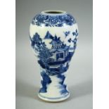 A CHINESE BLUE AND WHITE PORCELAIN VASE, 17.5cm high.