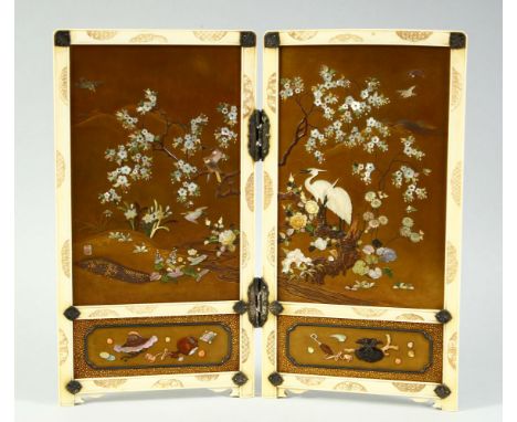 AN EXCEPTIONAL QUALITY JAPANESE MEIJI PERIOD IVORY, GOLD LACQUER AND SHIBAYAMA TABLE SCREEN, the gold lacquer panels onlaid w