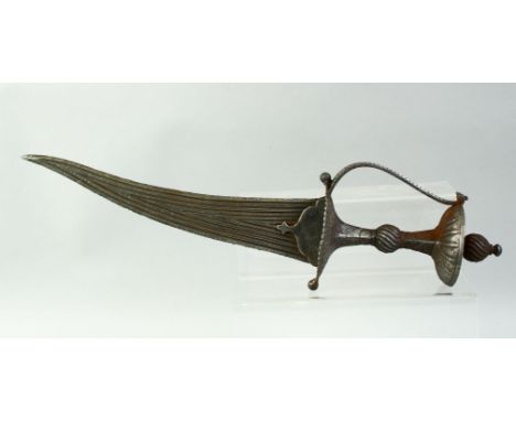 A FINE EARLY LARGE SOUTH INDIAN ALL STEEL DAGGER, with multifullered curving blade, pierced oval guard, curving knuckle guard
