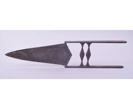 A FINE 18TH CENTURY MUGHAL INDIAN CHISELLED WATERED STEEL KATAR DAGGER, 38cm long.