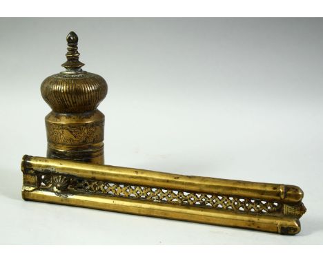 AN 18TH CENTURY INDIAN MUGHAL BRONZE PEN BOX, 27cm long.