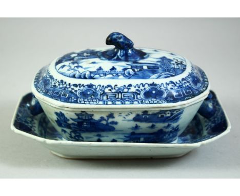 A CHINESE BLUE AND WHITE PORCELAIN TUREEN, COVER AND STAND, tureen 17cm long, (3 pieces).