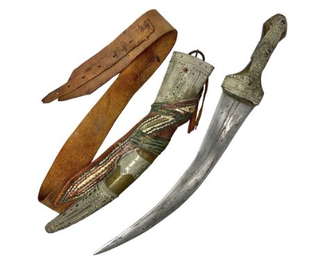 Saudi Arabian khanjar dagger with 29.5cm curving double edged  steel blade; white metal and copper mounted horn grip; in whit