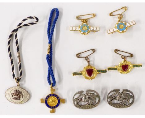Eight 1920s Sandown horse racing enamel badges, each with member's number to rear, comprising 1920, 1921, and two each of 192