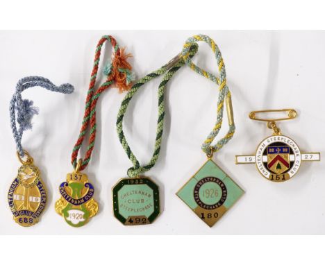 Five c1920s Cheltenham Steeplechase Club enamel badges, each with member's number, comprising 1919, 1920, 1926, 1927 and 1932