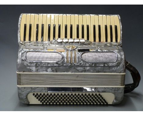Soprani di Silvio Recanati Italian 120 bass piano accordion, c1950/1960's in grey pearloid finish, five treble couplers and t