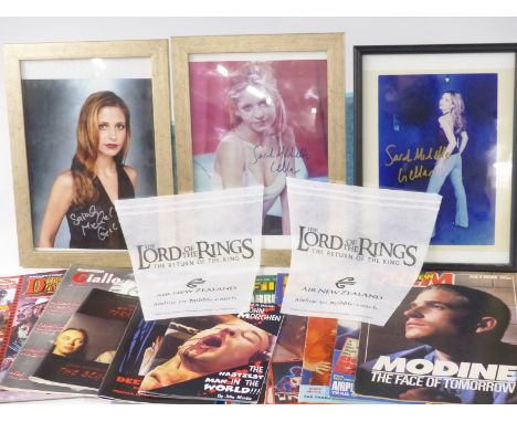 Three signed Sarah Michelle Gellar pictures, a collection of horror interest magazines and two Air New Zealand Lord of the Ri