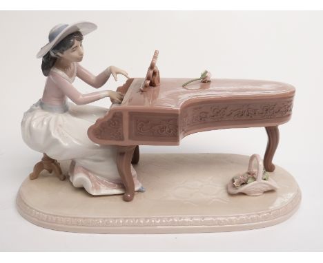 Lladro figure of a lady playing a grand piano, H21 x L34cm&nbsp;