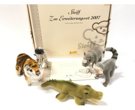 A Boxed Steiff Zoo Addition Set 2007. With Certificate.