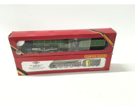 2x boxed model locomotives with tender by Hornby includes R.855 LNER Flying Scotsman and R.350 A4 Mallard. 00 gauge. No Reser