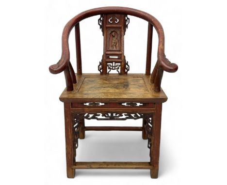 Late 19th century Chinese Qing dynasty horse shoe armchair, in elm, hung mu and Chinese softwood, horse shoe shaped upper rai