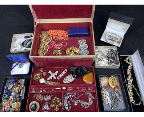 VINTAGE JEWELLERY CASE &amp; CONTENTS and other jewellery to include 2 x 9ct gold wedding bands, size P and Mid T-U, child's 