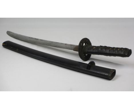 JAPANESE SAMURAI TANTO SHORT LENGTH SWORD WITH SCABBARD, 56cms total L with Shagreen grip and decorative tsuba