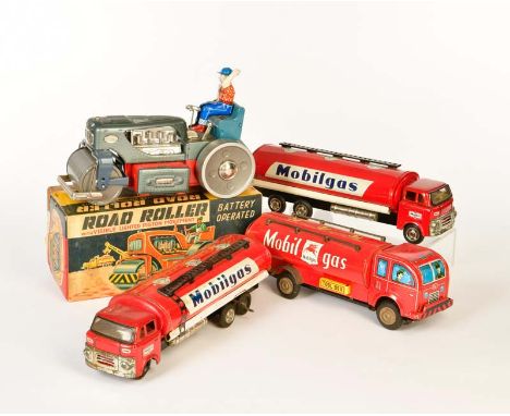 3 Tanklaster + Road Roller, Japan, 26-30 cm, Blech, LM, Z 2-3, 3 Tank Trucks + Road Roller, Japan, tin, paint d., C 2-3
