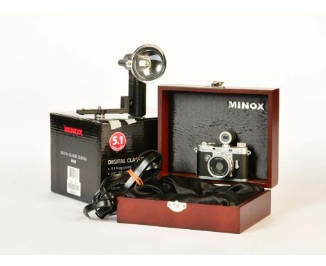 Minox, Classic Camera mit Blitz, 7,5 cm, in Holzbox, Z 1-, Minox, Classic Camera with Flash, in wooden box, C 1-