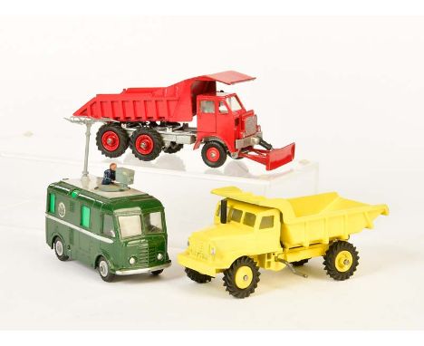 Dinky Toys + Dinky Supertoys, 2x Dump Truck + TV Roving Eye, England, Druckguss, min. LM, teilw. farblich ausgebessert, Dinky