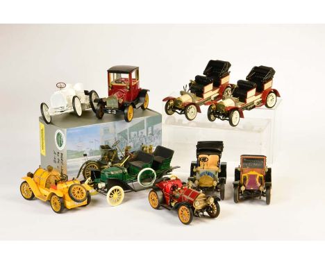 Schuco u.a., 9 Oldtimer, 1:18, teilw. Mängel + beschädigt, Schuco a.o., 9 Vintage Cars, 1:18, part. defects + damaged