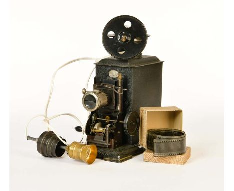 Falk, Filmprojektor mit Leinwand (Panthe) + 2 Filmen, Germany VK, 27 cm, min. Altersspuren, Falk, Film Projector with Canvas 