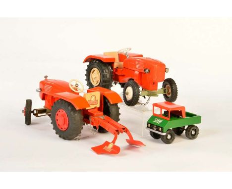 Steiff, 2 Traktoren, Unimog +  Pflug, W.-Germany, Mängel, bitte besichtigen, Steiff, 2 Tractors, Unimog + Plough, W.-Germany,