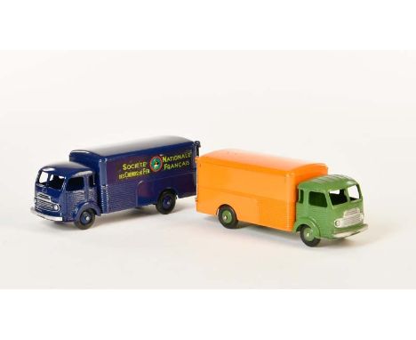 Dinky Toys, 2x Simca Cargo, France, 1:43, Druckguss, min. LM, 1x farblich ausgebessert, Z 2+/2, Dinky Toys, 2x Simca Cargo, F