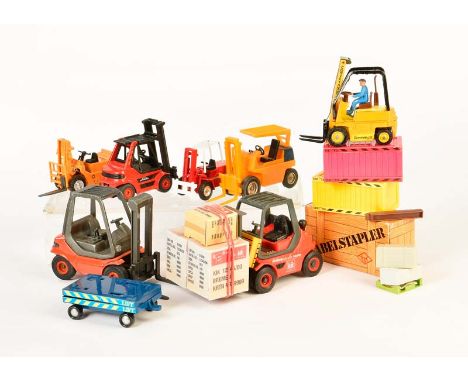 Konvolut Gabelstapler, Kst, Druckguss, teilw. LM, Werbemodelle, Z 1-3, Bundle Fork Lifts, plastic, diecast, advertising model