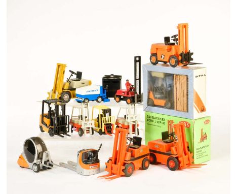 Gama u.a., Konvolut Gabelstapler, Kst, Druckguss, teilw. LM, Werbemodelle, Z 1-3, Gama a.o., Bundle Fork Lifts, plastic, diec