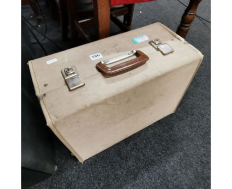 VINTAGE SEWING MACHINE
