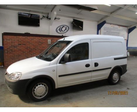 Make &amp; Model: Vauxhall Combo 1700 CDTI+Date of Reg: AF59 OSKColour: Whitecc: 1248MoT: 19-11-2021Fuel Type: DIESELMileage: