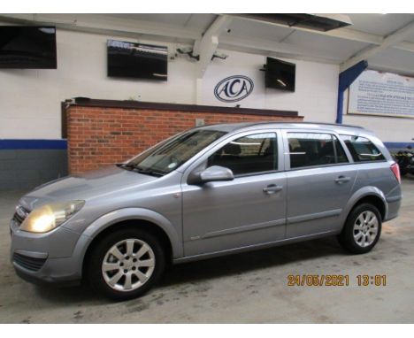 Make &amp; Model: Vauxhall Astra Club CDTI 100Date of Reg: EF05 ROHColour: Silvercc: 1686MoT: 04-01-2022Fuel Type: DIESELMile