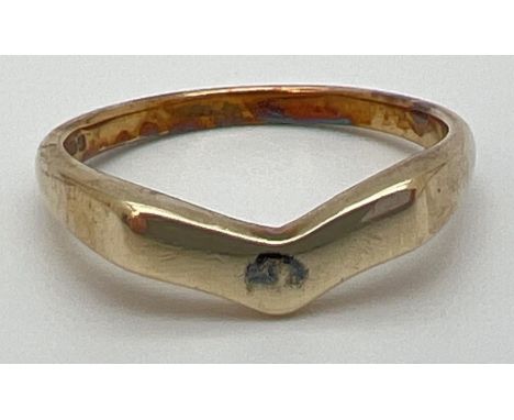A 9ct gold wishbone ring. Full hallmarks to inside of band. Size M. Total weight approx. 2.5g. 