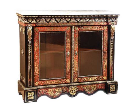 A VERY FINE VICTORIAN TWO DOOR BEOULLE MARBLE TOP SIDE CABINET WITH GILT METAL MOUNTS. FITTED WITH ONE SHELF. RAISED ON A BLO