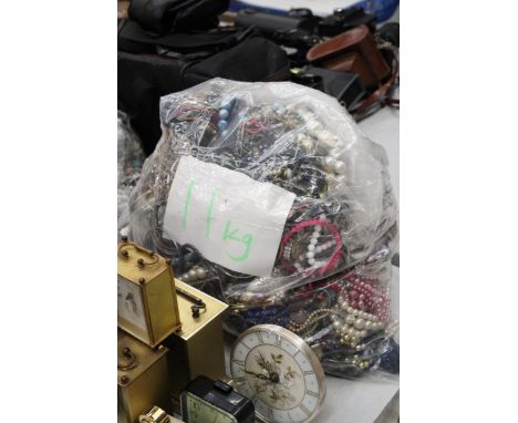 AN 11 KG BAG OF VINTAGE COSTUME JEWELLERY