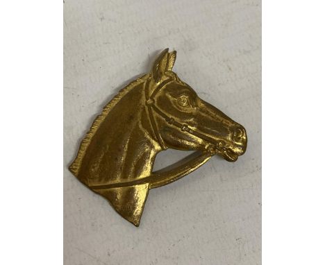 A VINTAGE HORSEHEAD BROOCH