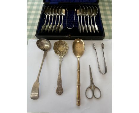 A BOXED SET OF TWELVE DIXON SILVER PLATED TEASPOONS AND NIPS AND FIVE FURTHER ITEMS TO INCLUDE SCISSORS, SPOONS, LADLE ETC